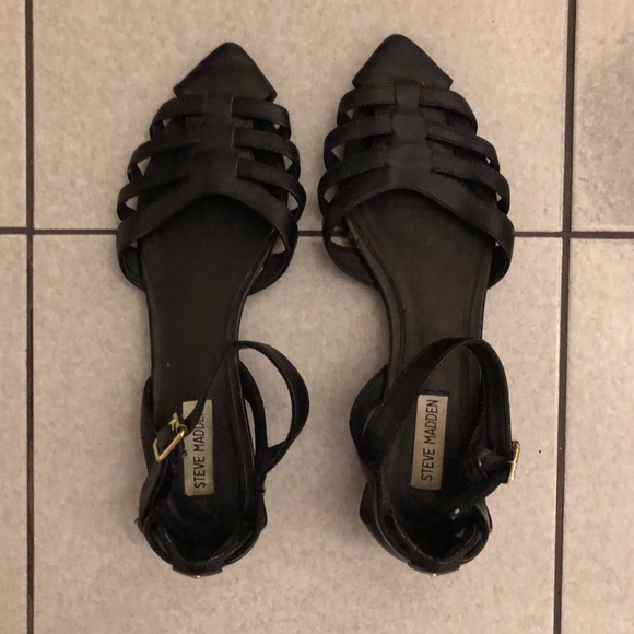 Steve Madden Shoes - Steven Madden ankle buckle flats - size 9